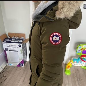 Women's Canada Goose parka
Camo green colour
Excellent condition, used